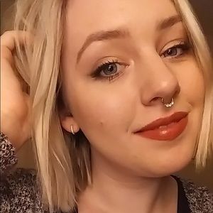 Meet your Posher, Abigail